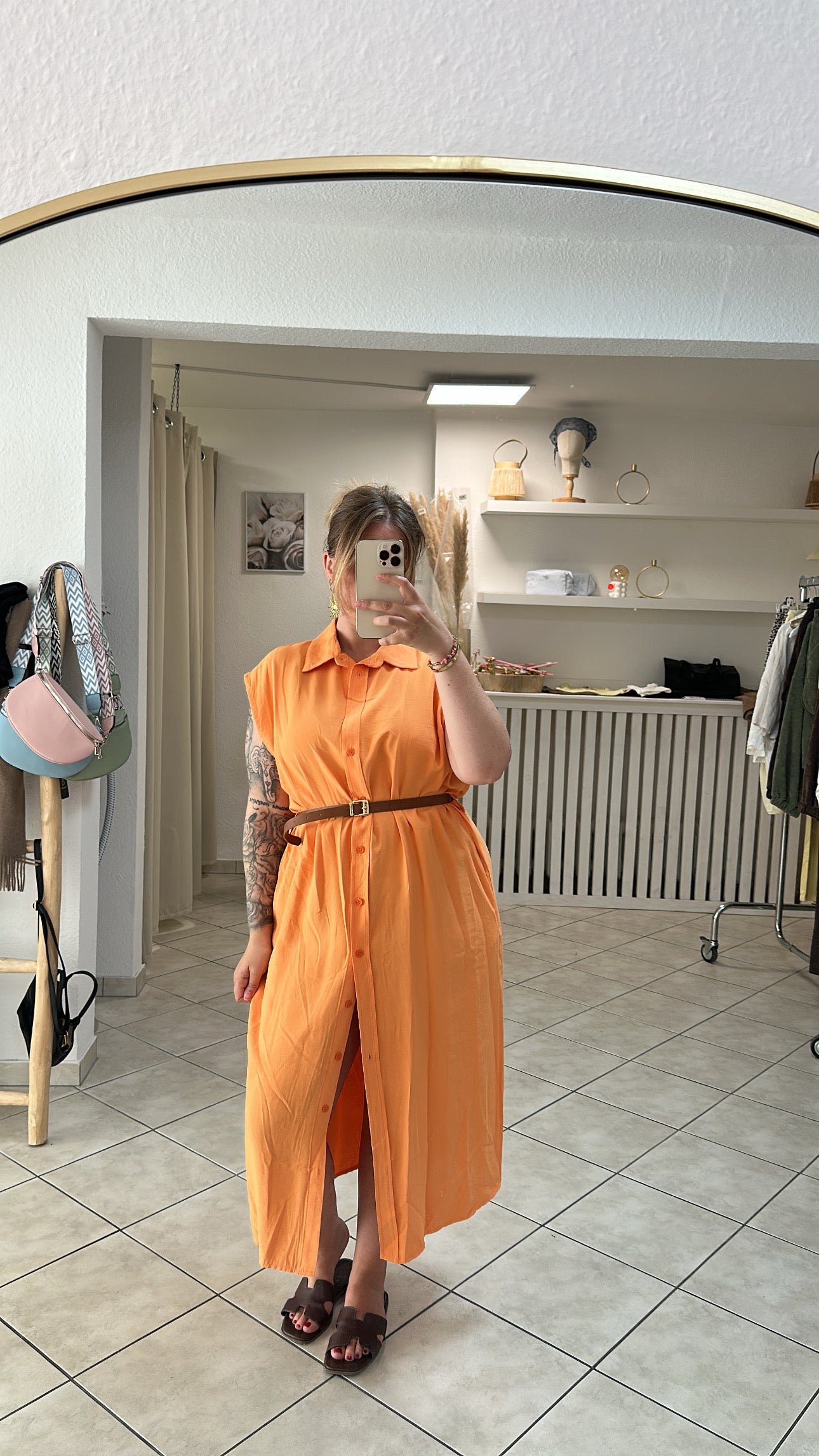 Kleid mit Gürtel