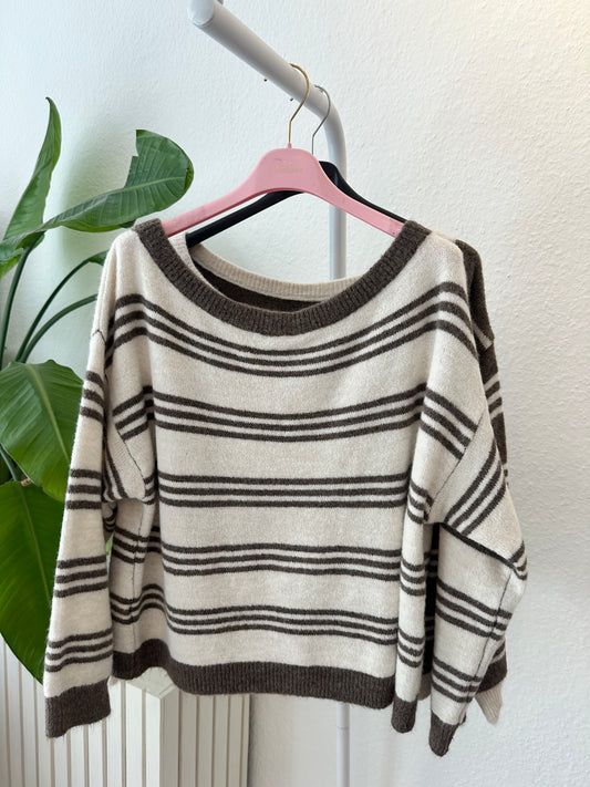 Off shoulder Pullover