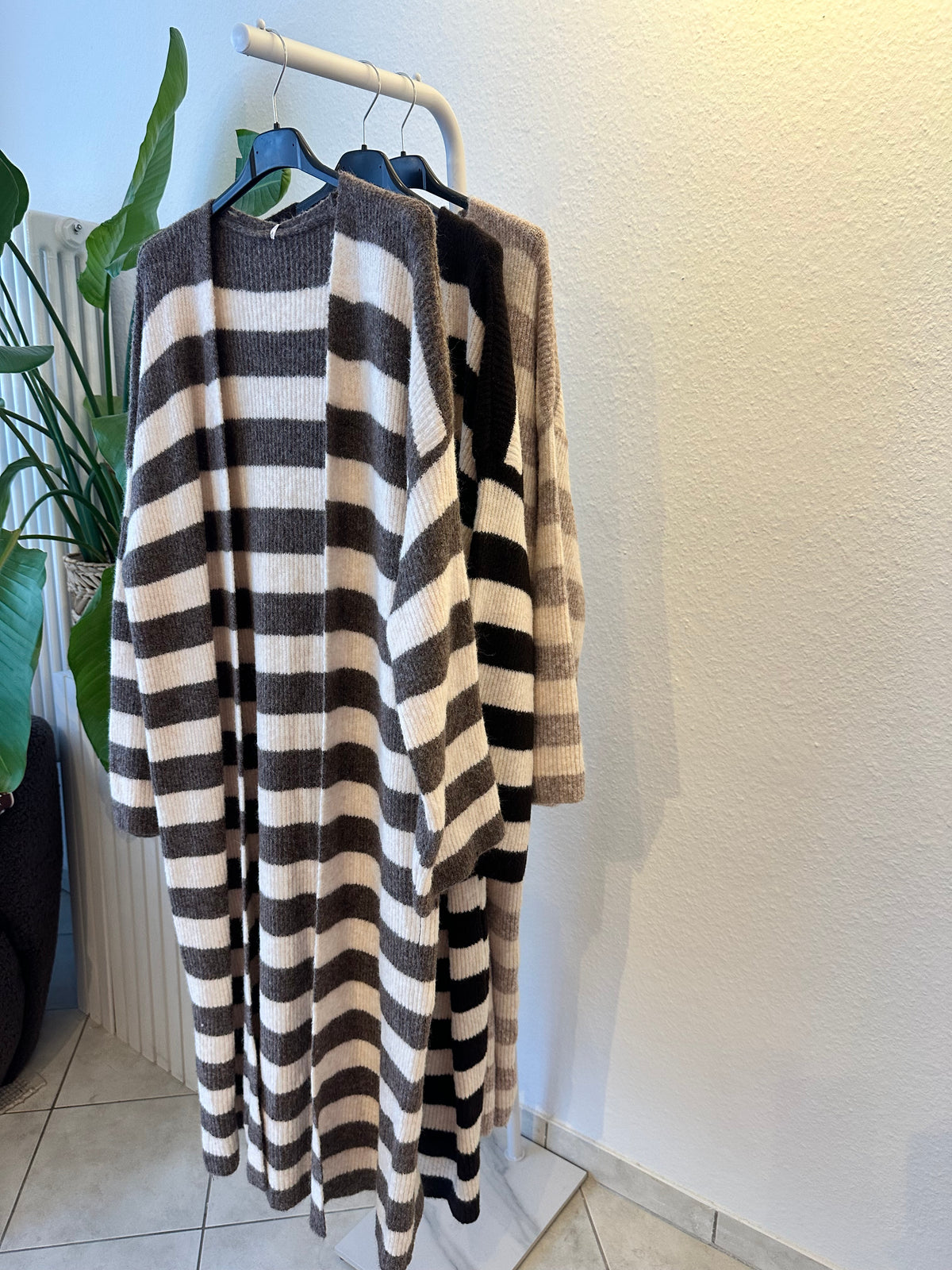 Maxi Cardigan Vers Farben