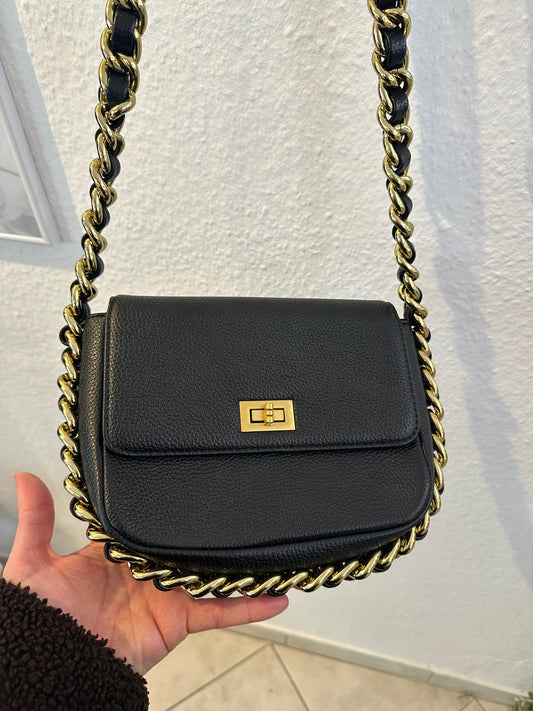 Tasche mit goldenen Details