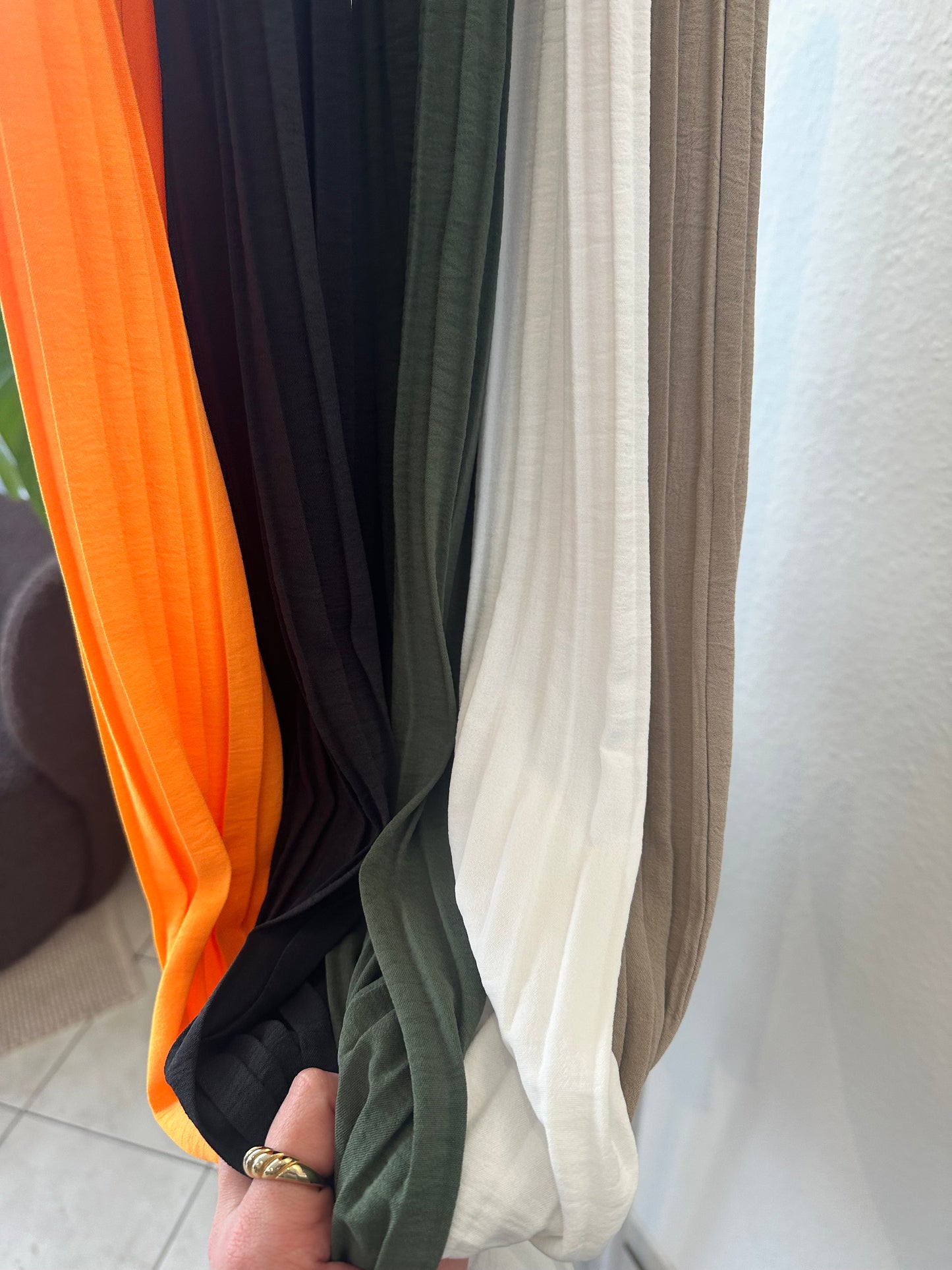 Falten Hose Vers. Farben