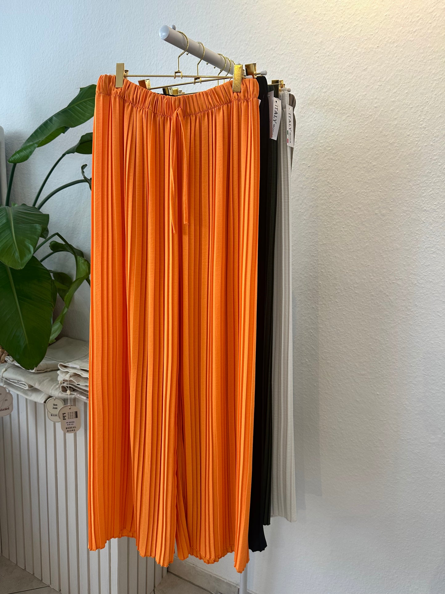 Falten Hose Vers. Farben