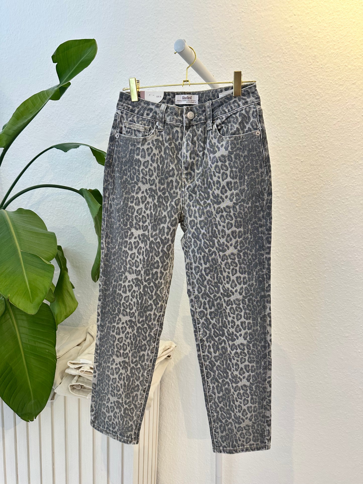 Leo Mom Jeans