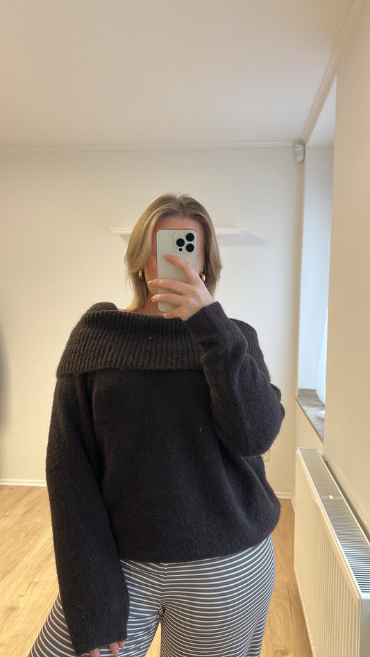 off shoulder pullover